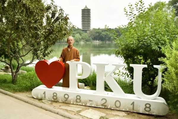 柳智宇宣布恋情:出家时就认识她了