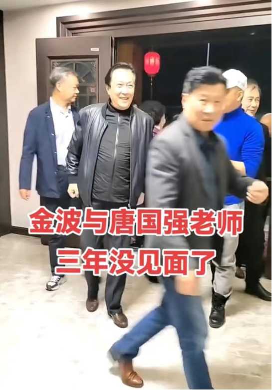 唐国强近况如何?现身聚会惹争议!嫌对方手脏