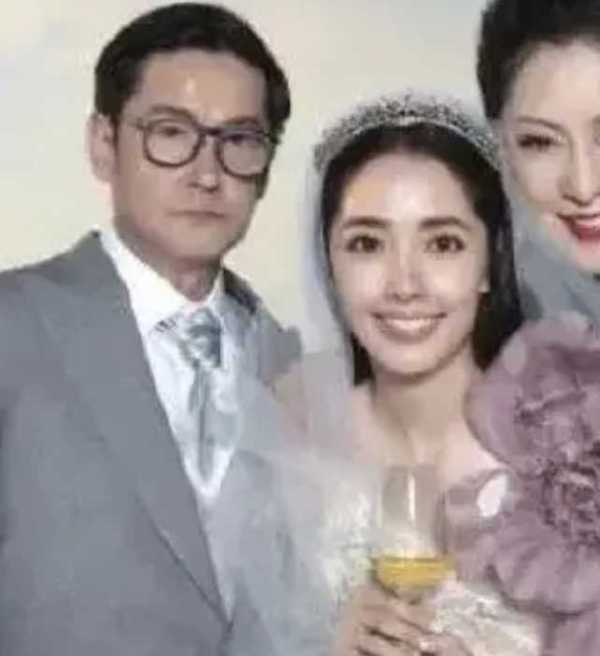 郭碧婷穿裙子好像油画里走出来的人