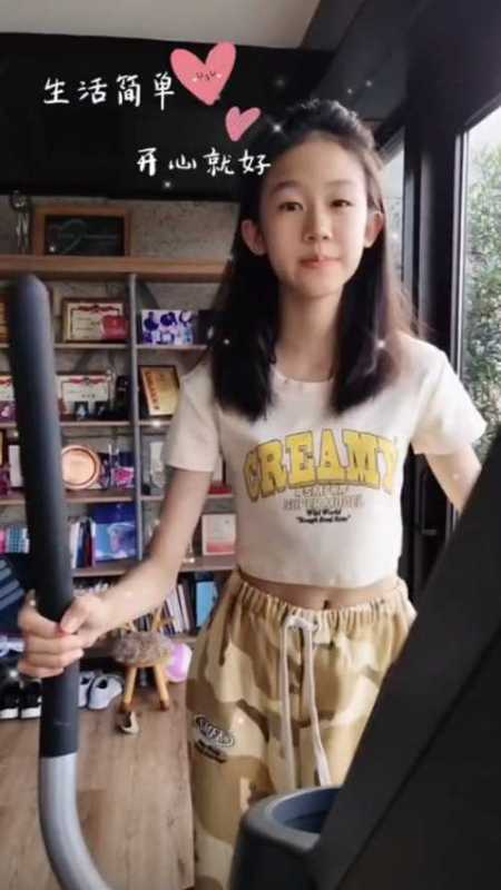 陆毅一共生了几个娃?鲍蕾分享两个女儿健身照