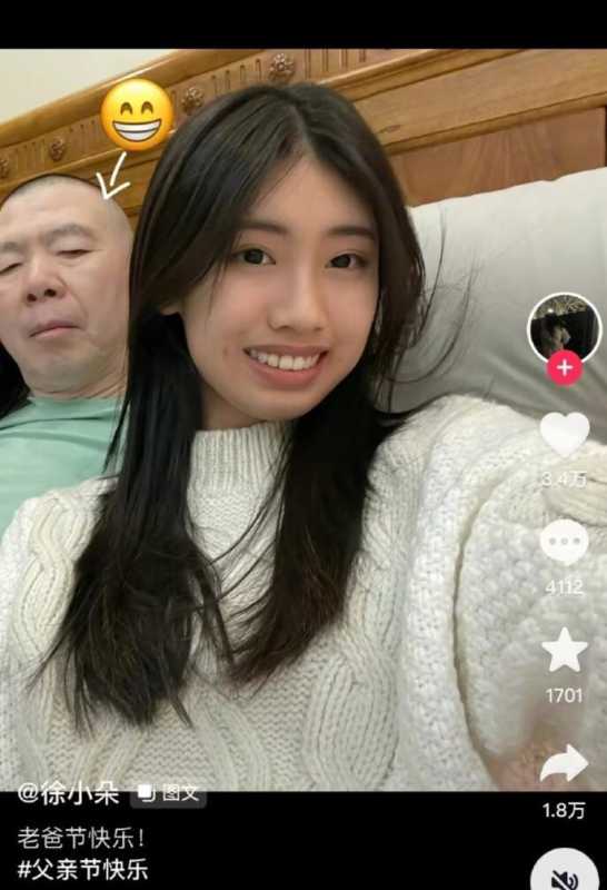 冯小刚养女父亲节晒合照!冯小刚的养女照片