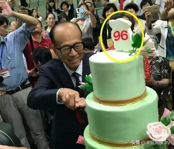 023年李嘉诚最新消息!刚庆祝96岁生日"