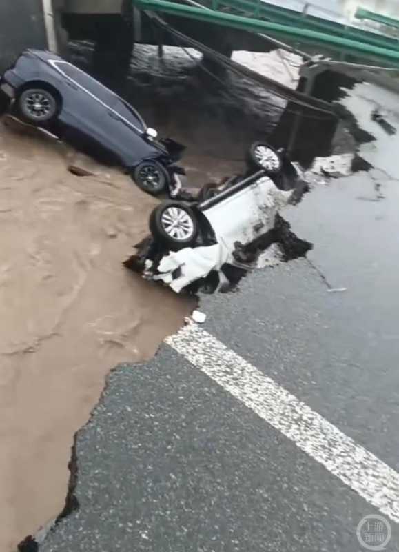 黑龙江一桥梁因降雨坍塌有车坠落