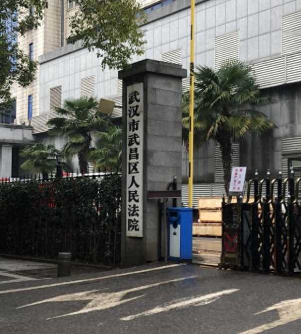 岁幼儿随地小便家长被判赔11万"