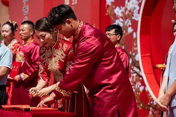 媒体:媒婆不该为高价彩礼带节奏