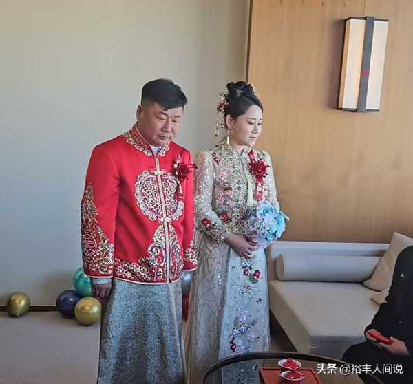 徐会计的扮演者董三毛大婚!豪车开道摆造型