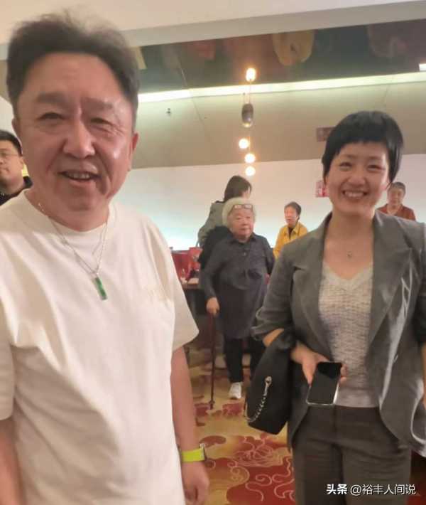 于谦老婆为儿子办成人礼!身高已超于谦