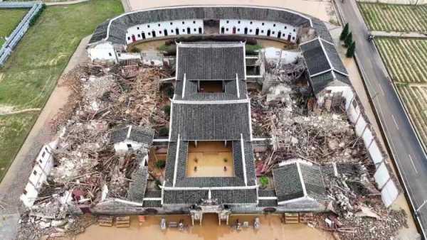 福建客家第一宗祠暴雨后大面积坍塌