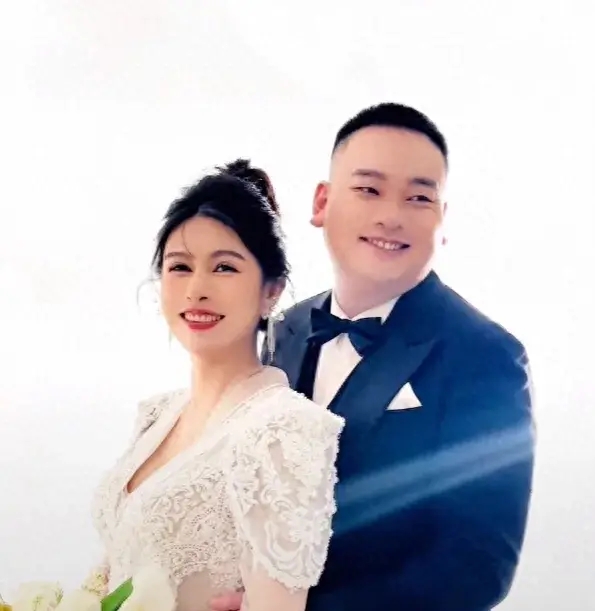 网红九红官宣结婚!未婚妻颜值不输明星