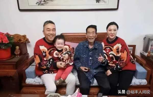 小五婶和杨议啥关系?曝多张两人疑似合照