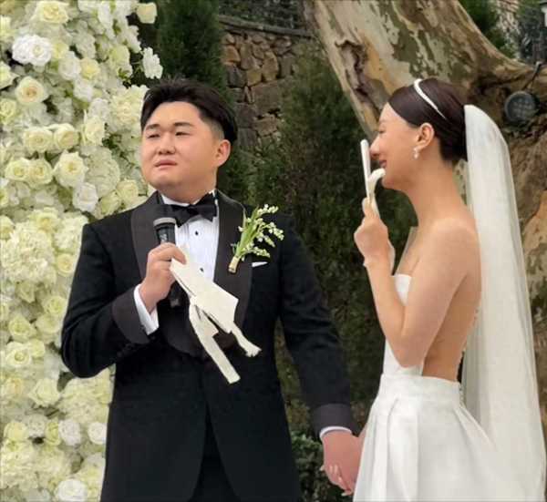 张百乔小雪举办婚礼!于正、郭艾伦做陪衬